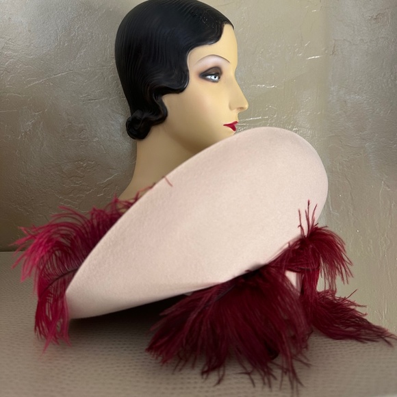 ENTICING 1940S\' BEIGE FELT HAT WITH UPTURNED/FOLDED BRIM + BURGUNDY FEATHERS main image 9
